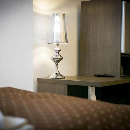 Hotel U Tri Hrusek Suites & Apartments Ческе-Будеёвице Экстерьер фото